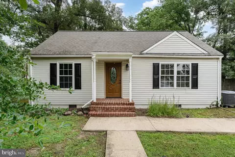 26 Randolph Rd, Fredericksburg, VA 22405