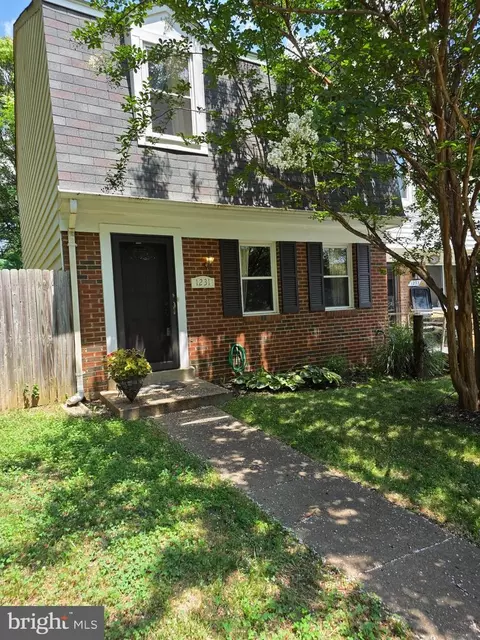 1231 Thomas Jefferson Pl, Fredericksburg, VA 22405