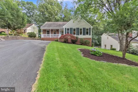 1041 Portugal Dr, Stafford, VA 22554
