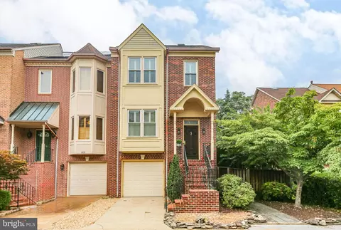 807 Shaw Ct, Fredericksburg, VA 22405