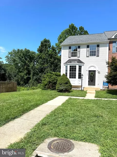 910 Pinnacle Dr, Stafford, VA 22554