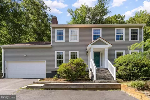 2437 Harpoon Dr, Stafford, VA 22554