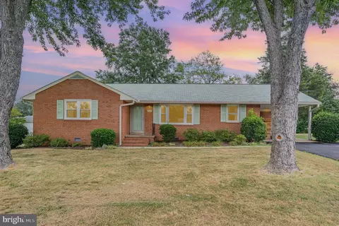 720 Spring Valley Dr, Fredericksburg, VA 22405