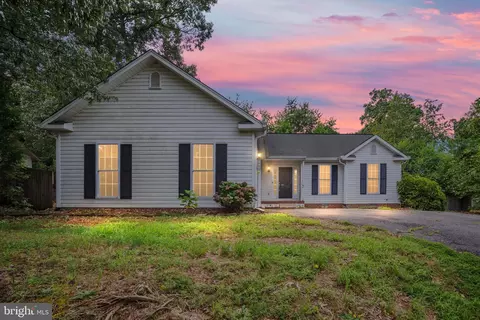 5 Brentwood Ln, Fredericksburg, VA 22405