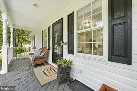 7 Hollywood Ave, Stafford, VA 22554