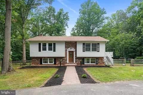9 Colyer Rd, Fredericksburg, VA 22406