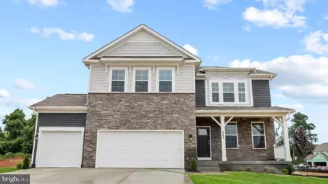 825 Long Meadow Dr, Fredericksburg, VA 22406