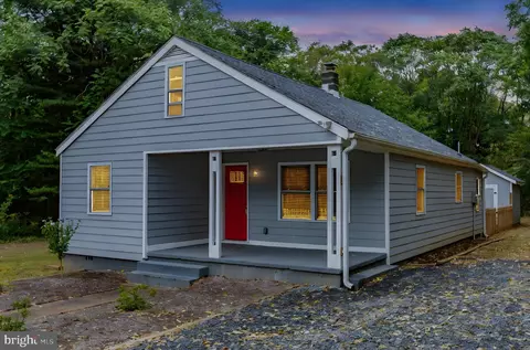 16 Enola Rd, Fredericksburg, VA 22405