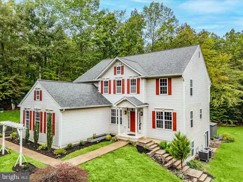 255 Summer Breeze Ln, Fredericksburg, VA 22406