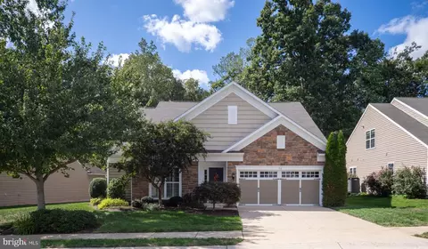 56 Battery Point Dr, Fredericksburg, VA 22406
