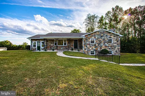 877 Truslow Rd, Fredericksburg, VA 22406