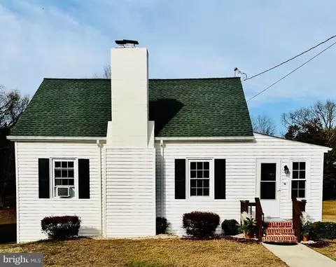 1037 Julian Dr, Fredericksburg, VA 22405