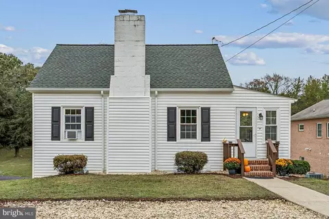 1037 Julian Dr, Fredericksburg, VA 22405