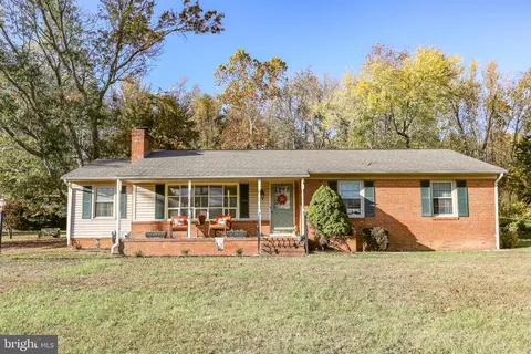 148 Sanford Dr, Fredericksburg, VA 22406