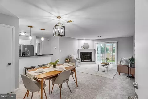 202 Grosvenor Ln #71, Stafford, VA 22556