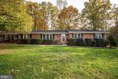 2 Peaceful Ct, Stafford, VA 22556