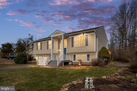 2 Harwood Ct, Fredericksburg, VA 22405