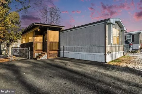 14 Robert St, Stafford, VA 22554