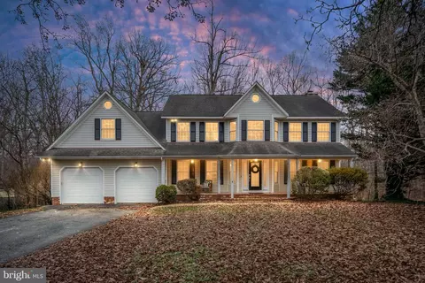 10 Lawrence Ln, Fredericksburg, VA 22405