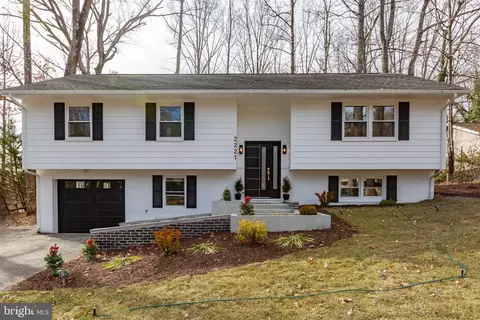 2221 Harpoon Dr, Stafford, VA 22554