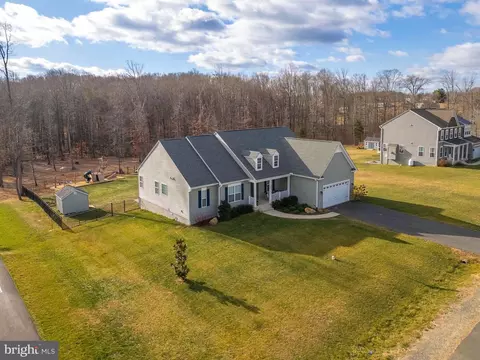 151 Moffett Ln, Fredericksburg, VA 22406