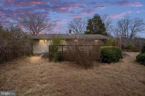 742 White Oak Rd, Fredericksburg, VA 22405