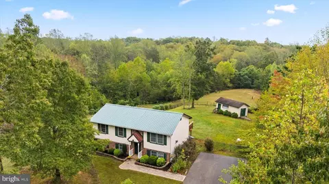 621 Holly Corner Rd, Fredericksburg, VA 22406