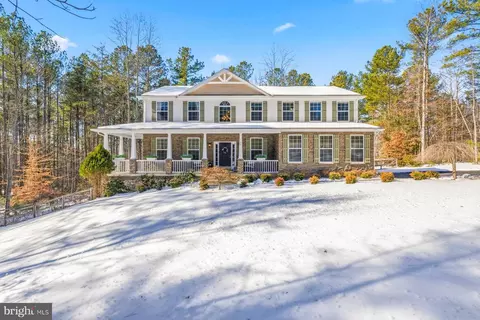 53 Queen Laurens Ct, Fredericksburg, VA 22406