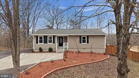 911 Walnut Dr, Fredericksburg, VA 22405