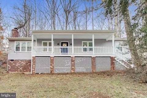 2413 Harpoon Dr, Stafford, VA 22554