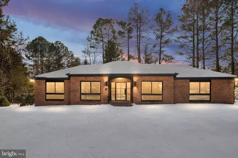 1 Walter Cir, Fredericksburg, VA 22405