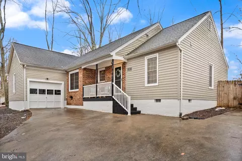 207 Midshipman Cir, Stafford, VA 22554
