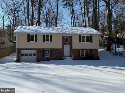 2141 Harpoon Dr, Stafford, VA 22554