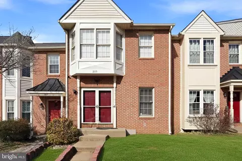 205 Braemar Pl, Fredericksburg, VA 22405