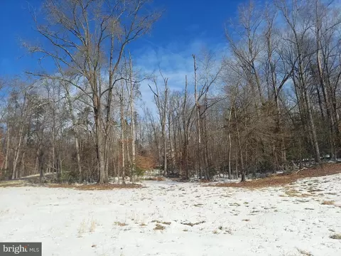 694 Mountain View Rd, Fredericksburg, VA 22406