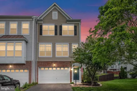 81 Hunting Creek Ln, Stafford, VA 22556
