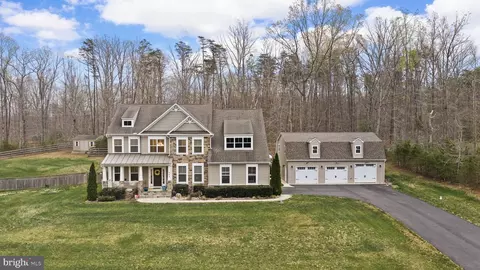 345 Long Meadow Dr, Fredericksburg, VA 22406
