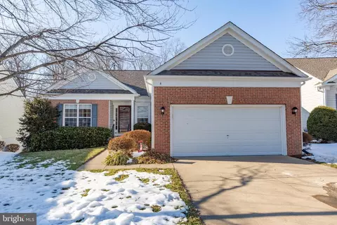 4 Covington Dr, Fredericksburg, VA 22406