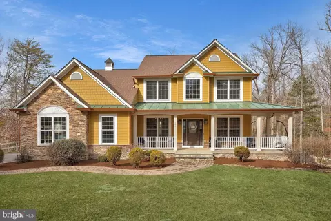 160 Queen Laurens Ct, Fredericksburg, VA 22406