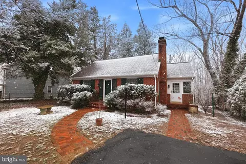 1007 Manning Dr, Fredericksburg, VA 22405