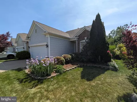 27 Hanover Ct, Fredericksburg, VA 22406