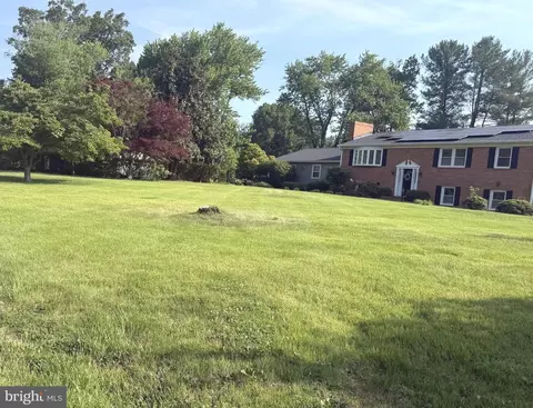 301 Ingleside Dr, Fredericksburg, VA 22405