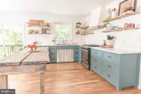 73 Village Grove Rd, Fredericksburg, VA 22406
