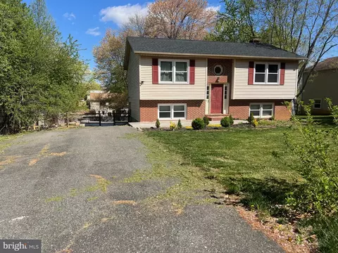 12 Mclaughlin St, Stafford, VA 22556