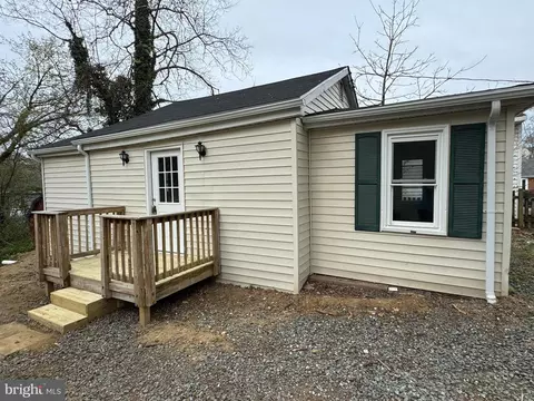 243 Cambridge St, Fredericksburg, VA 22405