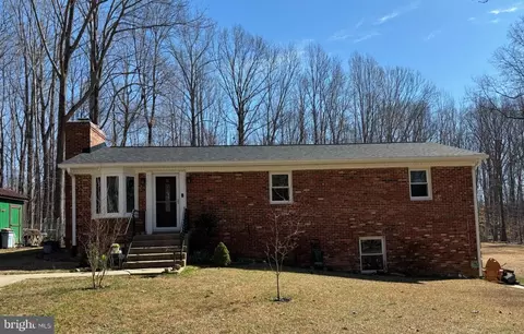 8 Winslow Rd, Fredericksburg, VA 22406