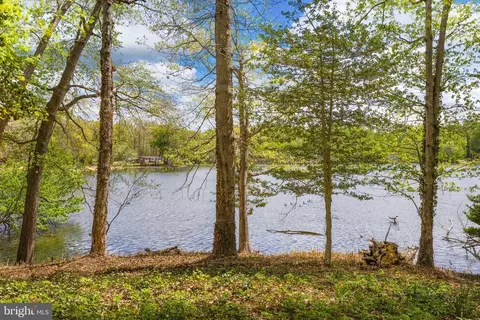 1070 Lakeview Dr, Stafford, VA 22556