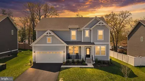 610 Plainview Dr, Fredericksburg, VA 22405