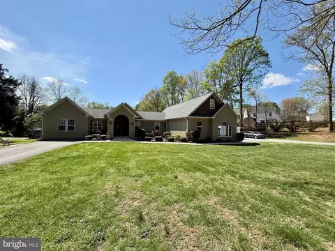 8 Boondocks Ln, Stafford, VA 22554
