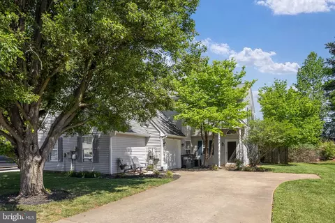6 Regency Dr, Stafford, VA 22554